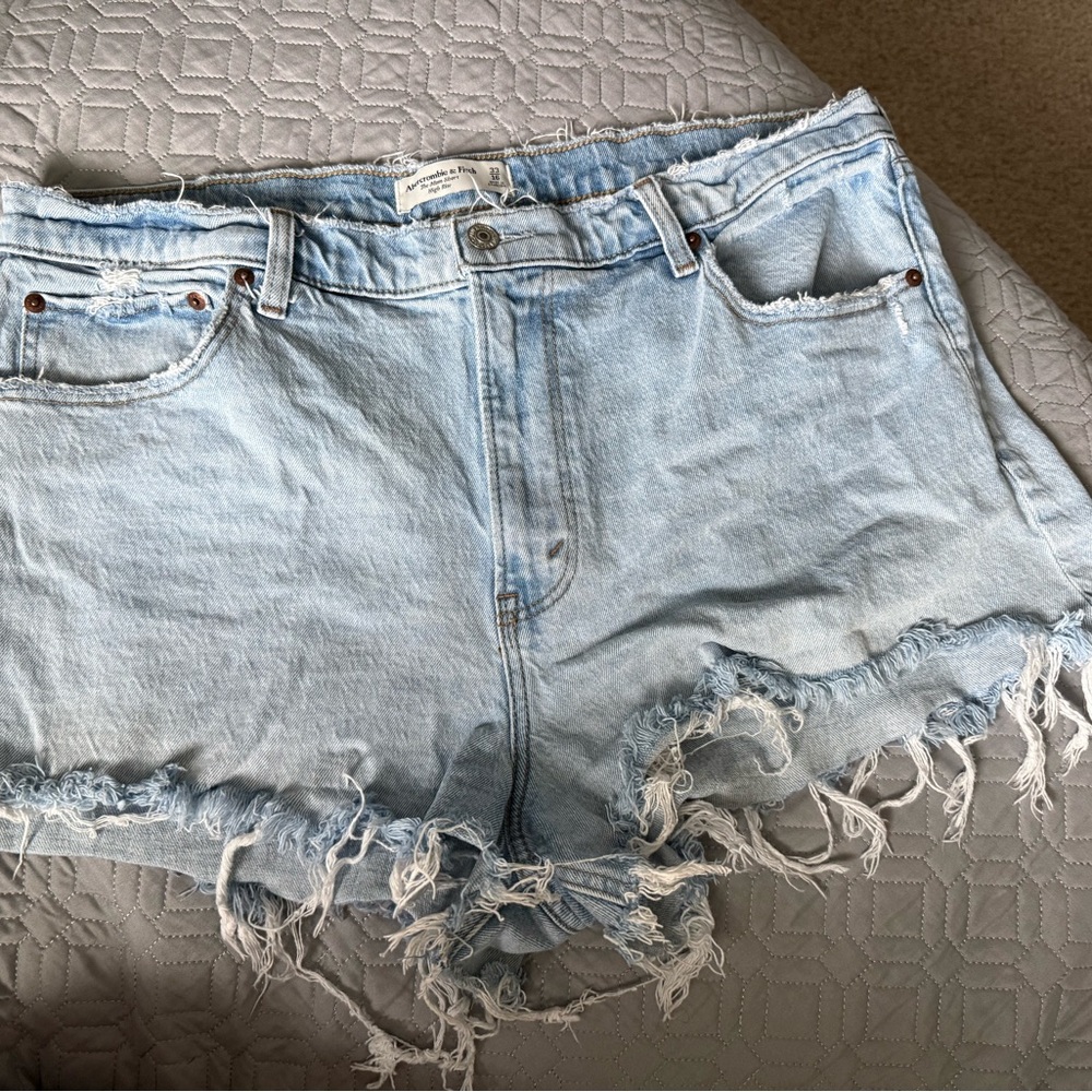 Abercrombie & Fitch High Rise The Mom Shorts